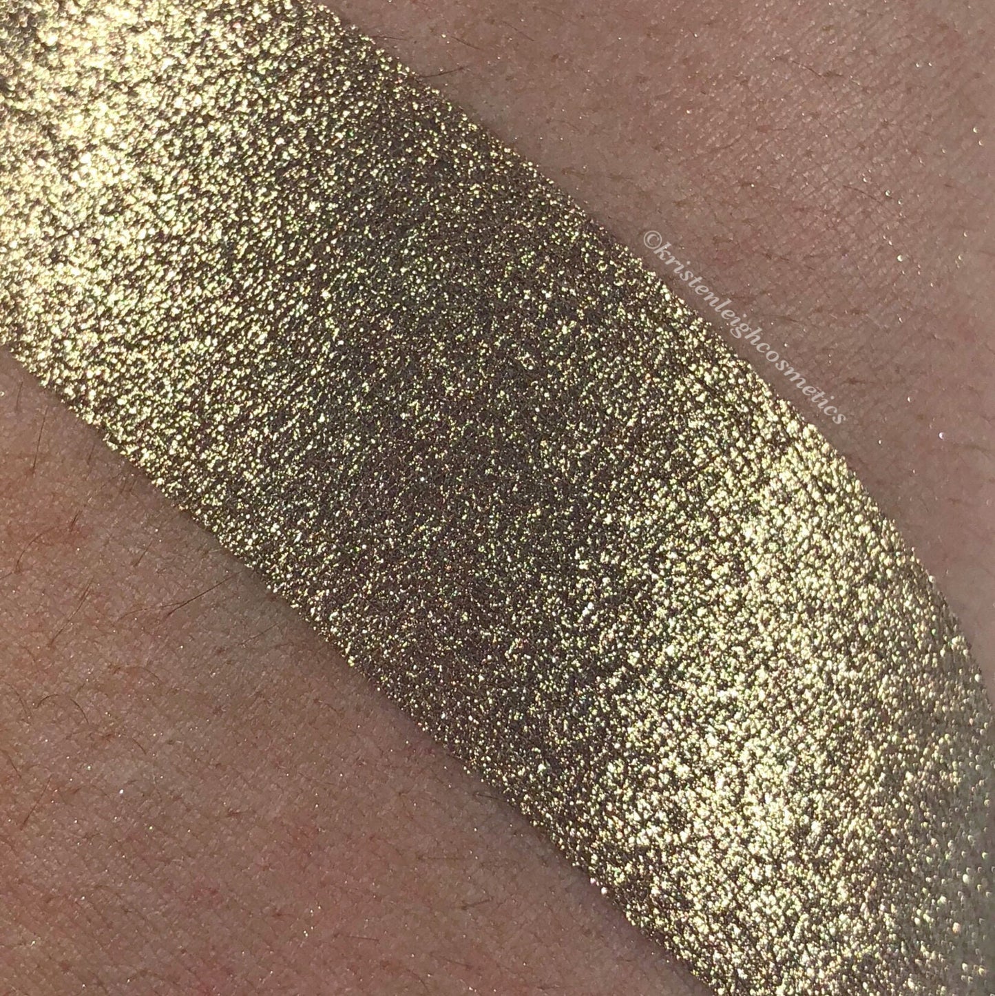 LUCKY - Eyeshadow/ Highlighter/ Eyeshadow Topper