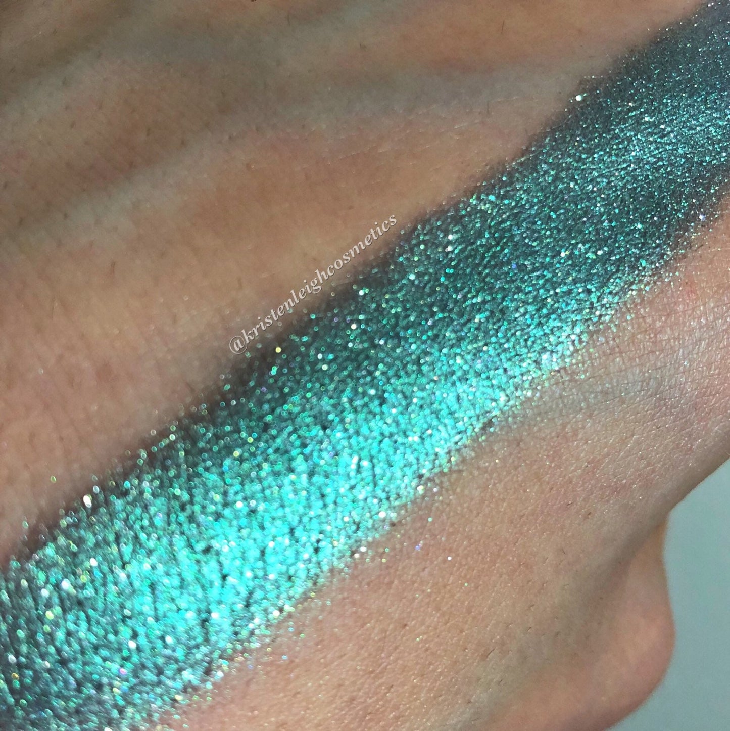 TIME LOOP - Duochrome Eyeshadow